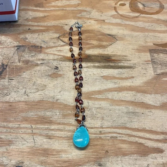 Turquoise and brown beaded woman’s necklace - Picture 5 of 10